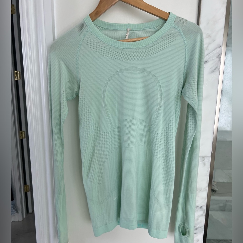 Lulu lemon mint green long sleeve tee